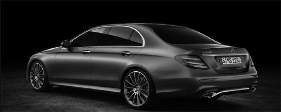 穿背心开车属于违章吗