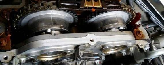 发动机启动瞬间有异响