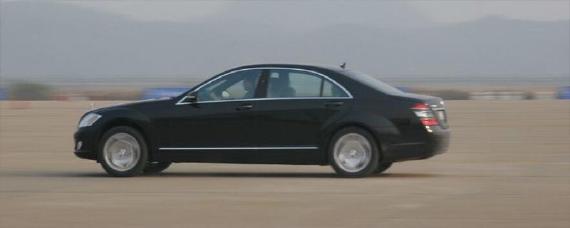 后排放倒睡觉算违章吗