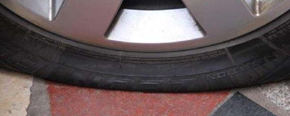 汽车轮胎没气了可以短距离行驶吗