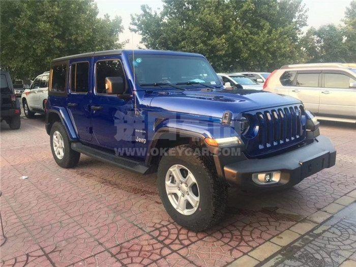 f_900x675_0_q87_autohomecar__ChsEfF2AZlmAZpjWAAKtjCDN3eo086