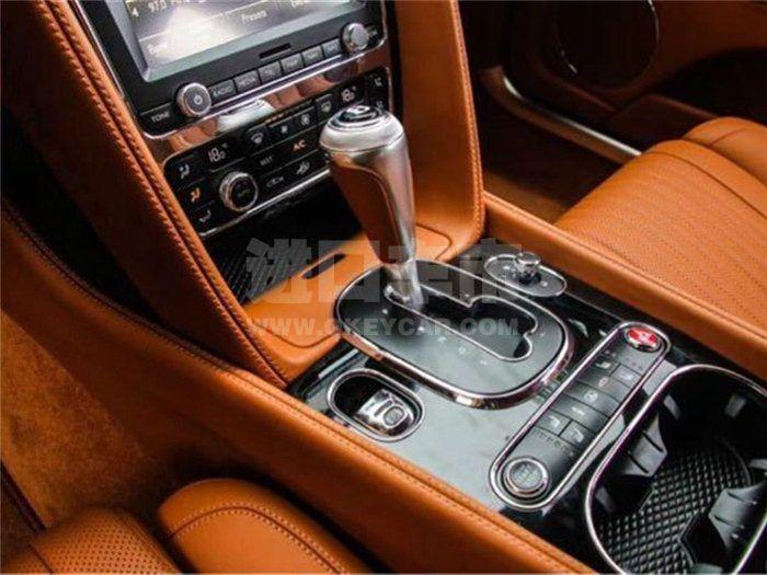 f_900x675_0_q87_autohomecar__ChsEflz0t3CAdxUhAAG8ku33zBU955