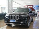 宝马X7是宝马旗下推出的首款量产大型SUV，而以操控性和驾驶乐趣见长的宝马，究竟如何驾驭这种大规模的产品呢，本文我们就来一探究竟。宝...