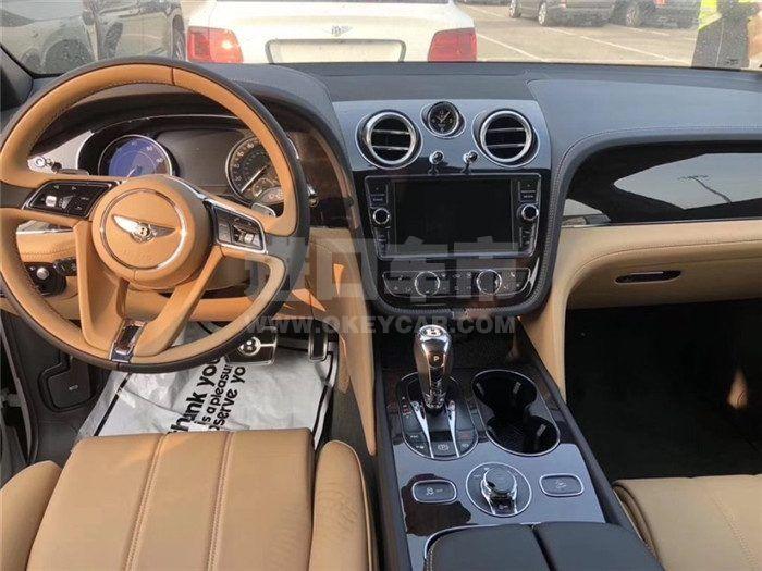 f_900x675_0_q87_autohomecar__ChsEnV3-GEmAR7g8AAIJ1huPNVk363