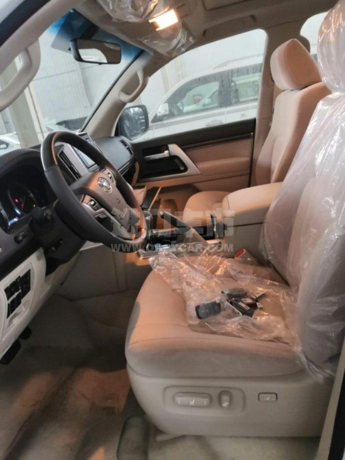 6061585edacf4025a929b32b7398d2ef